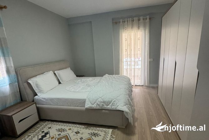 Shtepi me qera Apartament ne Tirane, 2+1, Mobilimi E mobiluar, Pagesa 500  Euro.