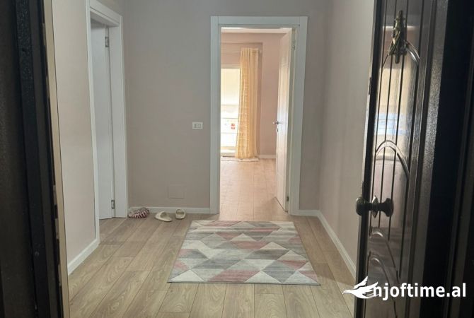 Shtepi me qera Apartament ne Tirane, 2+1, Mobilimi E mobiluar, Pagesa 500  Euro.