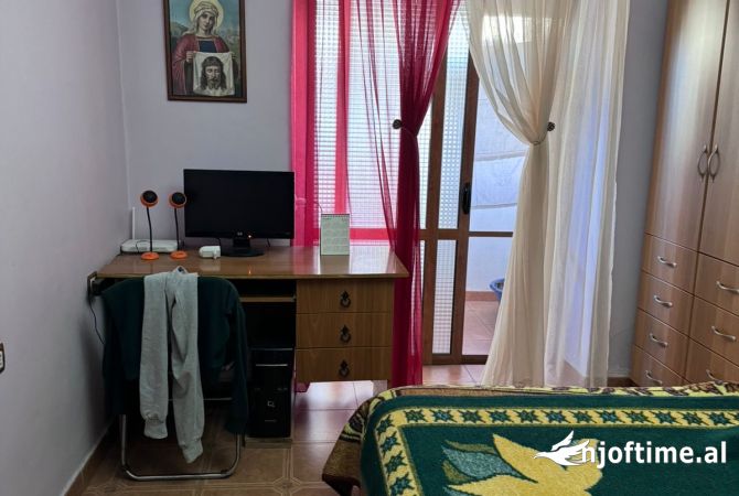 Shtepi me qera Apartament ne Tirane, 2+1, Mobilimi E mobiluar, Pagesa 50,000  Leke.