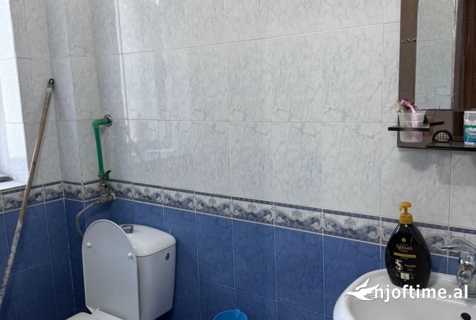 Shtepi me qera Apartament ne Tirane, 2+1, Mobilimi E mobiluar, Pagesa 50,000  Leke.