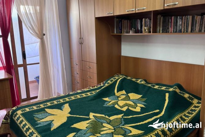 Shtepi me qera Apartament ne Tirane, 2+1, Mobilimi E mobiluar, Pagesa 50,000  Leke.