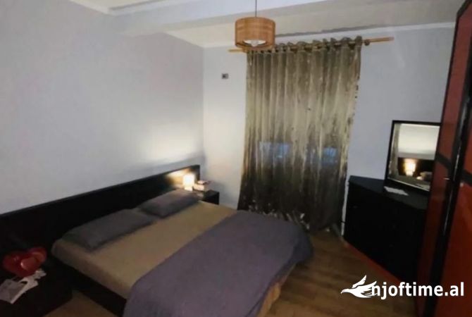 Shtepi me qera Apartament ne Tirane, 2+1, Mobilimi E mobiluar, Pagesa 650  Euro.