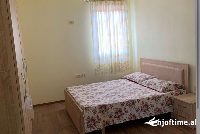 Shtepi me qera Apartament ne Tirane, 2+1, Mobilimi E mobiluar, Pagesa 50,000  Leke.