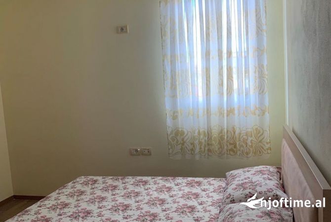 Shtepi me qera Apartament ne Tirane, 2+1, Mobilimi E mobiluar, Pagesa 50,000  Leke.
