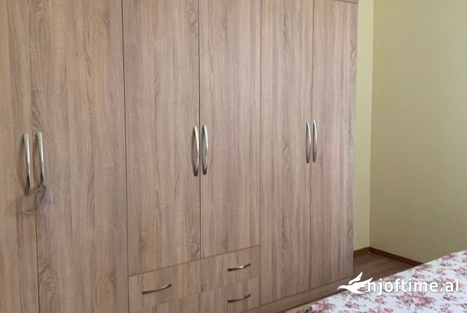 Shtepi me qera Apartament ne Tirane, 2+1, Mobilimi E mobiluar, Pagesa 50,000  Leke.