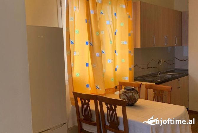 Shtepi me qera Apartament ne Tirane, 2+1, Mobilimi E mobiluar, Pagesa 50,000  Leke.