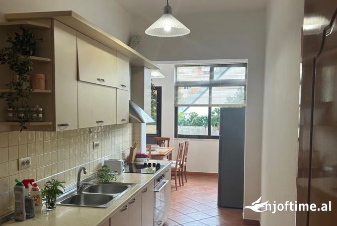 Shtepi me qera 2+1 ne Tirane - 50,000 Leke