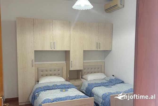 Shtepi me qera Shtepi Private ne Tirane, 2+1, Mobilimi E mobiluar, Pagesa 50,000  Leke.