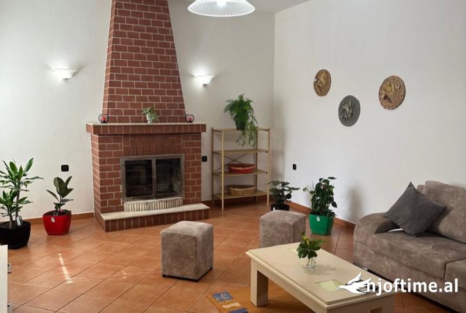 Shtepi me qera Shtepi Private ne Tirane, 2+1, Mobilimi E mobiluar, Pagesa 50,000  Leke.