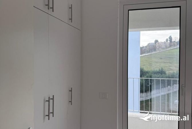 Shtepi me qera Apartament ne Tirane, 2+1, Mobilimi Bosh, pa mobiluar, Pagesa 38,000  Leke.