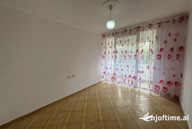 Shtepi ne shitje Apartament ne Tirane, 1+1, Mobilimi Bosh, pa mobiluar, Pagesa 92,000  Euro.
