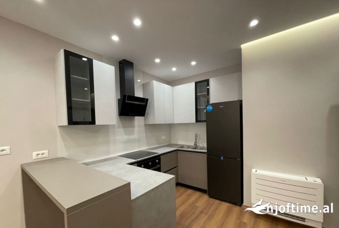 Shtepi me qera 2+1 ne Tirane - 830 Euro