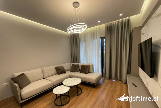 Shtepi me qera 2+1 ne Tirane - 830 Euro