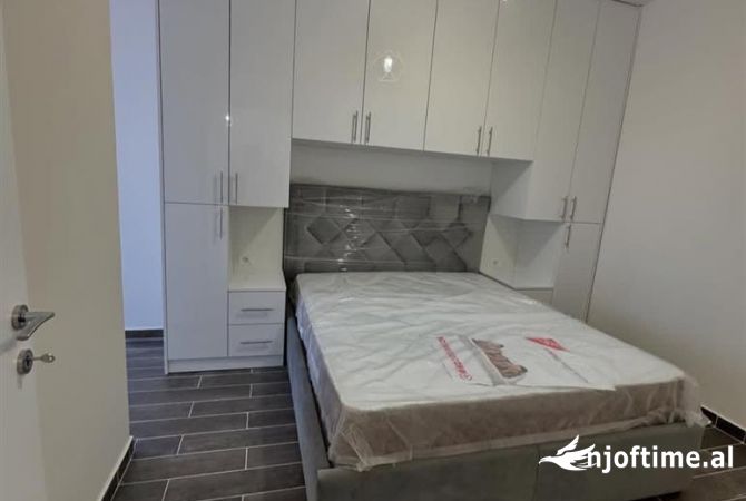Shtepi me qera Apartament ne Tirane, 2+1, Mobilimi E mobiluar, Pagesa 500  Euro.