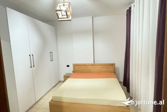 Shtepi me qera Apartament ne Tirane, 3+1, Mobilimi E mobiluar, Pagesa 500  Euro.