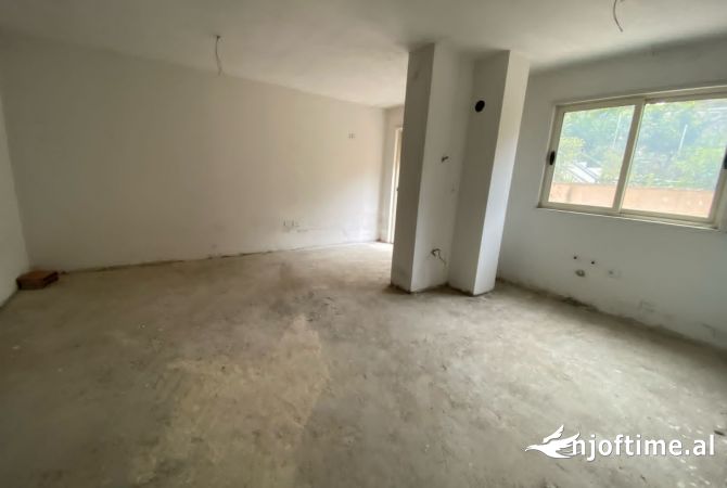 Shtepi ne shitje Apartament ne Tirane, 1+1, Mobilimi Bosh, pa mobiluar, Pagesa 103,000  Euro.