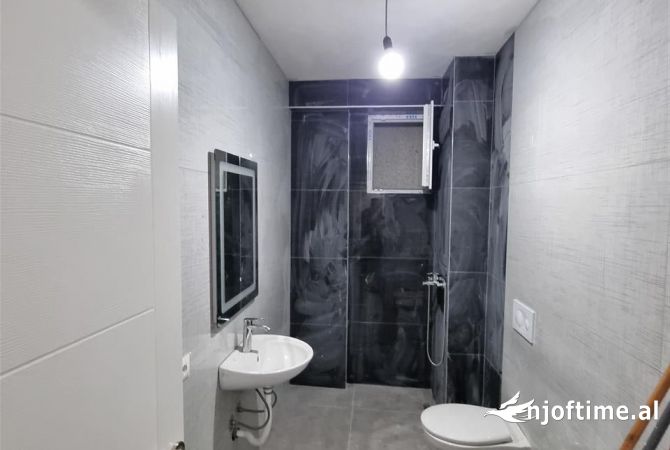Shtepi me qera Apartament ne Tirane, 2+1, Mobilimi E mobiluar, Pagesa 650  Euro.