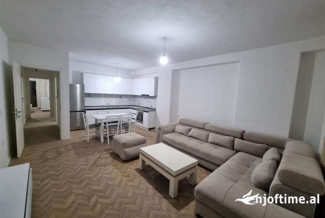 Shtepi me qera 2+1 ne Tirane - 650 Euro