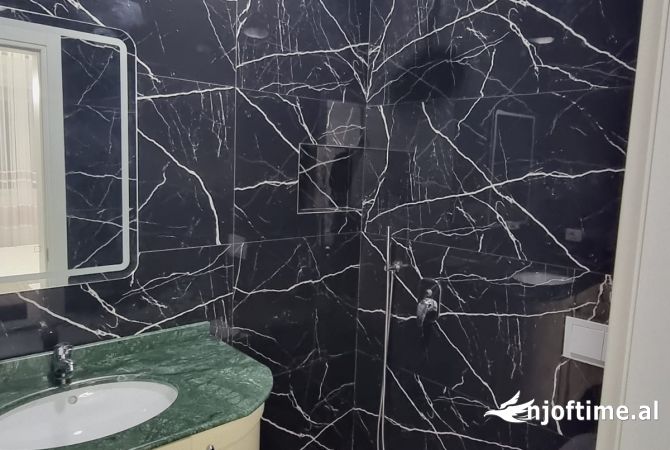 Shtepi me qera Apartament ne Tirane, 2+1, Mobilimi E mobiluar, Pagesa 600  Euro.