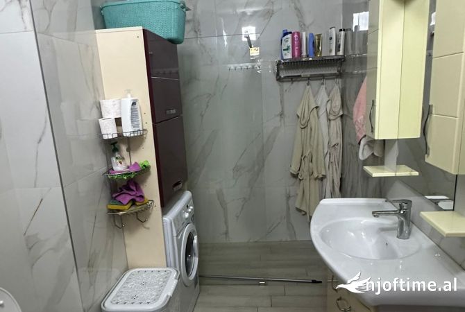 Shtepi me qera Apartament ne Tirane, 2+1, Mobilimi E mobiluar, Pagesa 500  Euro.