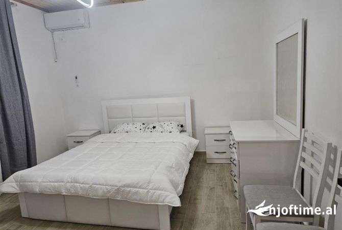 Shtepi me qera Shtepi Private ne Tirane, 1+1, Mobilimi E mobiluar, Pagesa 500  Euro.