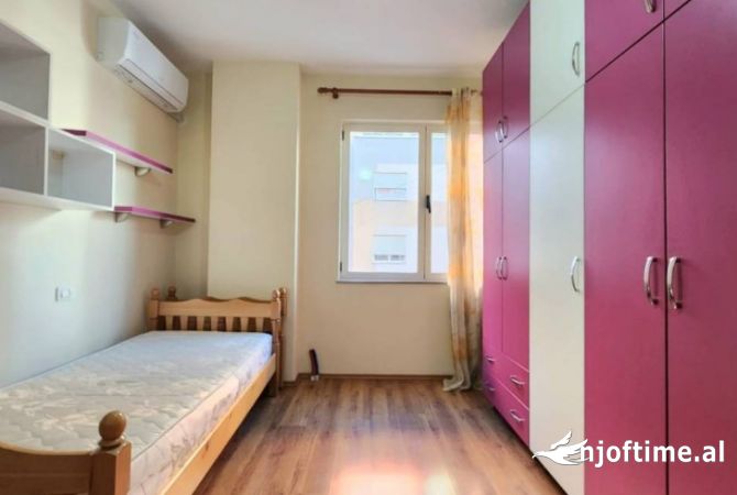 Shtepi me qera Apartament ne Tirane, 2+1, Mobilimi E mobiluar, Pagesa 500  Euro.