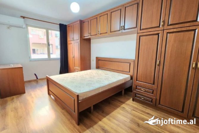 Shtepi me qera Apartament ne Tirane, 2+1, Mobilimi E mobiluar, Pagesa 500  Euro.