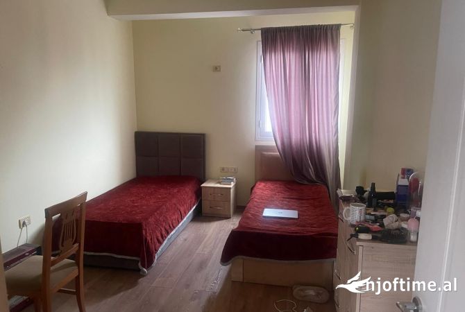 Shtepi me qera Apartament ne Tirane, 2+1, Mobilimi E mobiluar, Pagesa 45,000  Leke.