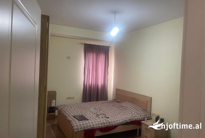 Shtepi me qera Apartament ne Tirane, 2+1, Mobilimi E mobiluar, Pagesa 45,000  Leke.