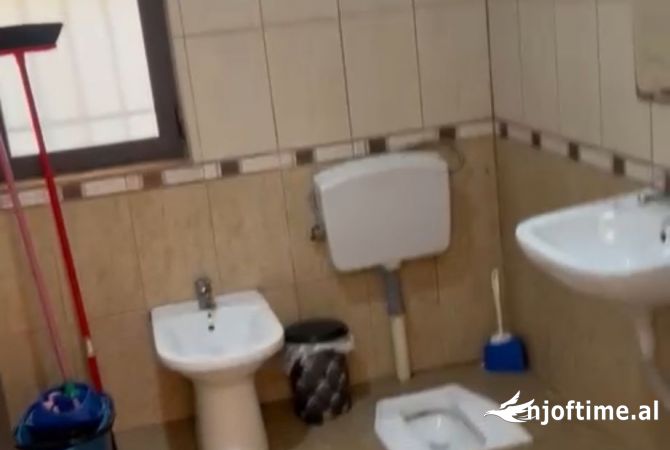 Shtepi me qera Shtepi Private ne Tirane, 1+1, Mobilimi E mobiluar, Pagesa 30,000  Leke.