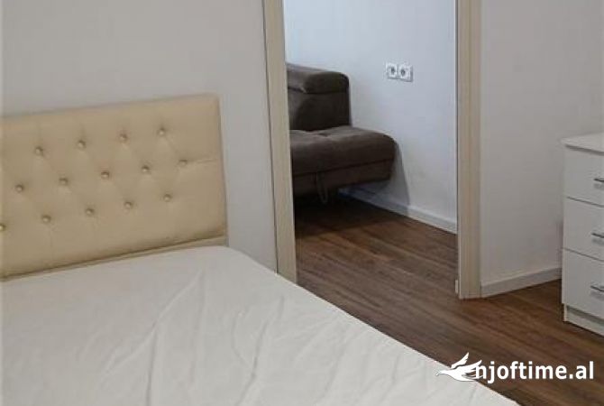 Shtepi me qera Shtepi Private ne Tirane, 1+1, Mobilimi E mobiluar, Pagesa 450  Euro.