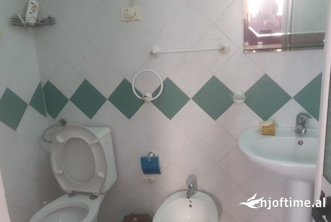 Shtepi me qera Shtepi Private ne Tirane, 1+1, Mobilimi E mobiluar, Pagesa 400  Euro.