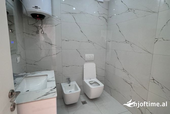 Shtepi me qera Apartament ne Tirane, 2+1, Mobilimi E mobiluar, Pagesa 35,000  Leke.