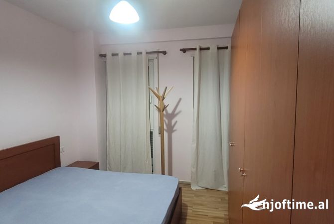 Shtepi me qera Apartament ne Tirane, 2+1, Mobilimi E mobiluar, Pagesa 55,000  Leke.