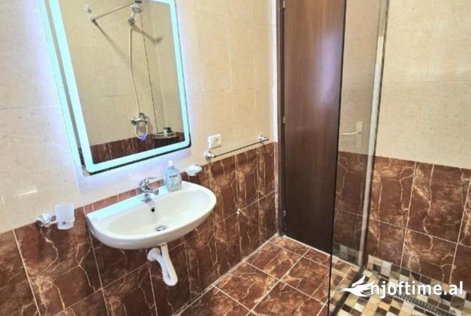 Shtepi me qera Apartament ne Tirane, 1+1, Mobilimi E mobiluar, Pagesa 550  Euro.