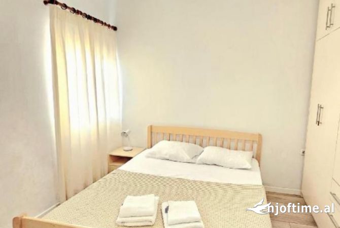 Shtepi me qera Apartament ne Tirane, 1+1, Mobilimi E mobiluar, Pagesa 550  Euro.