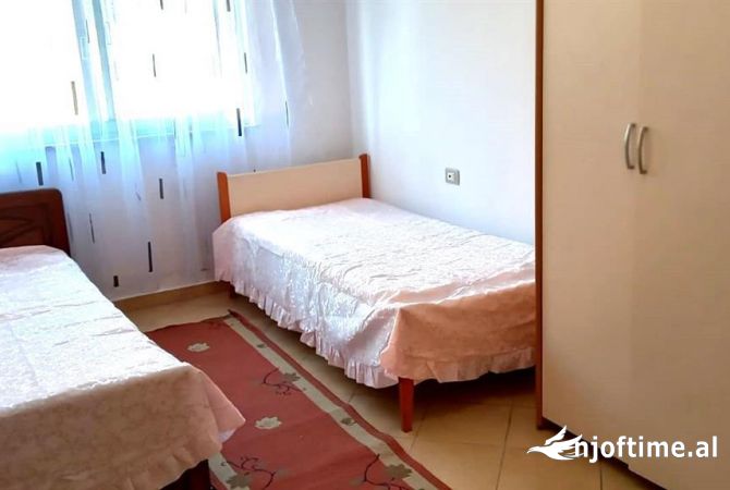 Shtepi me qera Apartament ne Tirane, 2+1, Mobilimi E mobiluar, Pagesa 50,000  Leke.