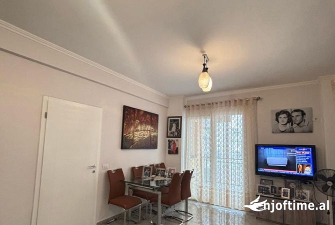 Shtepi me qera Apartament ne Tirane, 1+1, Mobilimi E mobiluar, Pagesa 600  Euro.