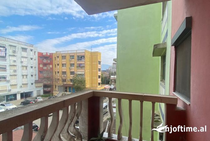 Shtepi me qera Apartament ne Tirane, 2+1, Mobilimi E mobiluar, Pagesa 35,000  Leke.