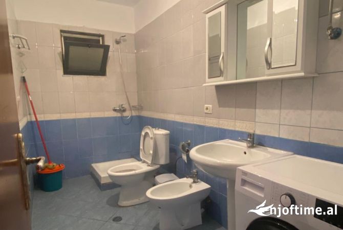Shtepi me qera Apartament ne Tirane, 2+1, Mobilimi E mobiluar, Pagesa 35,000  Leke.