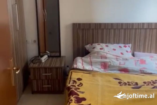 Shtepi me qera Apartament ne Tirane, 1+1, Mobilimi E mobiluar, Pagesa 40,000  Leke.