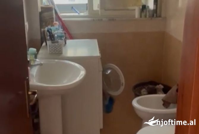 Shtepi me qera Apartament ne Tirane, 1+1, Mobilimi E mobiluar, Pagesa 40,000  Leke.