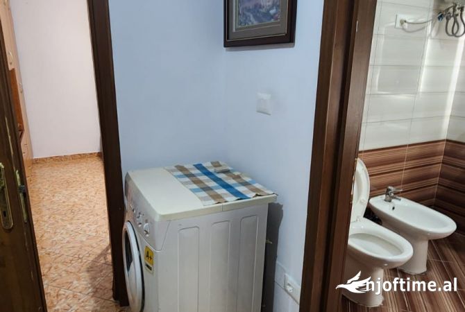 Shtepi me qera Apartament ne Tirane, 2+1, Mobilimi E mobiluar, Pagesa 500  Euro.