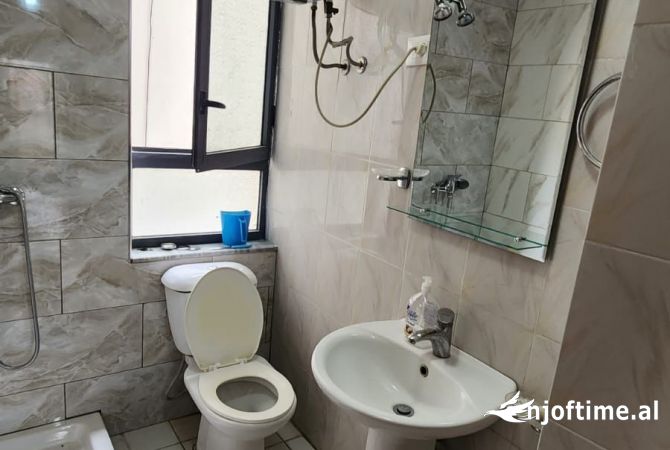 Shtepi me qera Apartament ne Tirane, 2+1, Mobilimi E mobiluar, Pagesa 500  Euro.