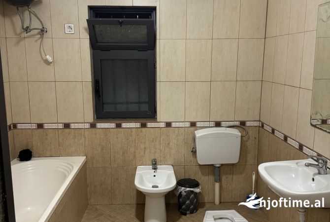 Shtepi me qera Apartament ne Tirane, 1+1, Mobilimi E mobiluar, Pagesa 30,000  Leke.