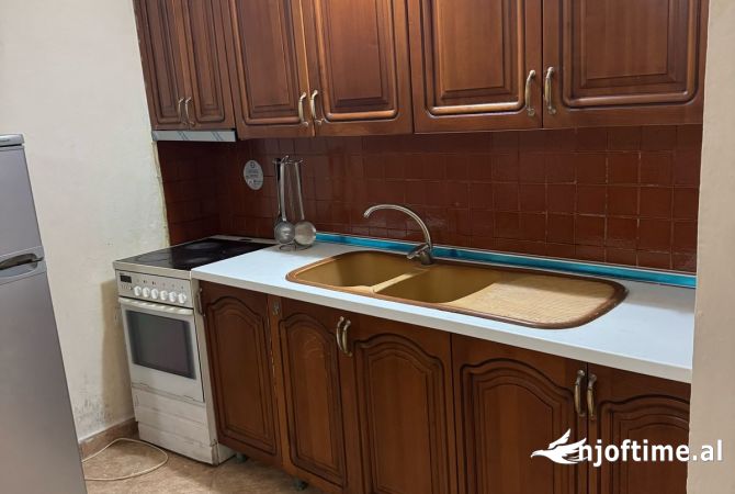 Shtepi me qera 1+1 ne Tirane - 30,000 Leke
