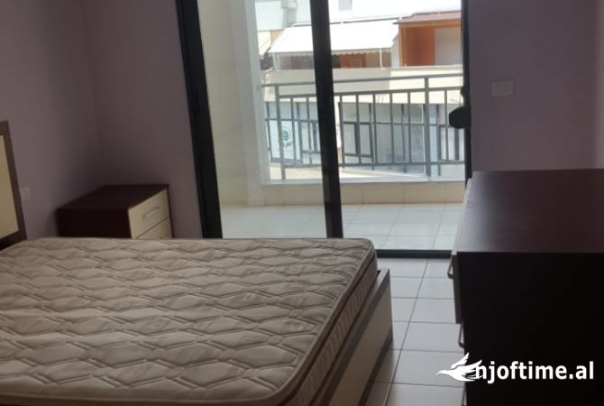 Shtepi me qera Apartament ne Tirane, 1+1, Mobilimi E mobiluar, Pagesa 400  Euro.