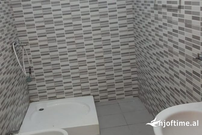 Shtepi me qera Apartament ne Tirane, 1+1, Mobilimi E mobiluar, Pagesa 400  Euro.