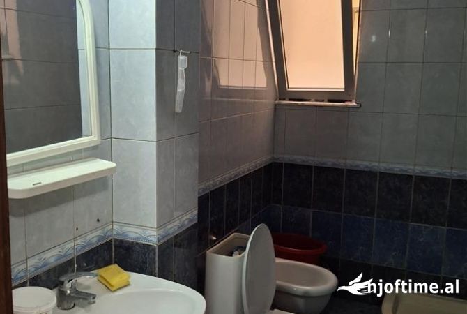 Shtepi me qera Apartament ne Tirane, 1+1, Mobilimi E mobiluar, Pagesa 320  Euro.