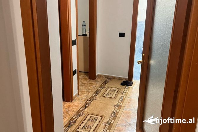 Shtepi me qera Apartament ne Tirane, 2+1, Mobilimi E mobiluar, Pagesa 550  Euro.